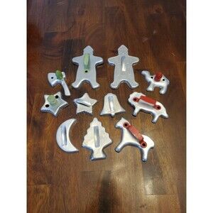 Lot of 11 *Vintage* Metal Cookie Cutters Red / Green / Wood / Metal Handles